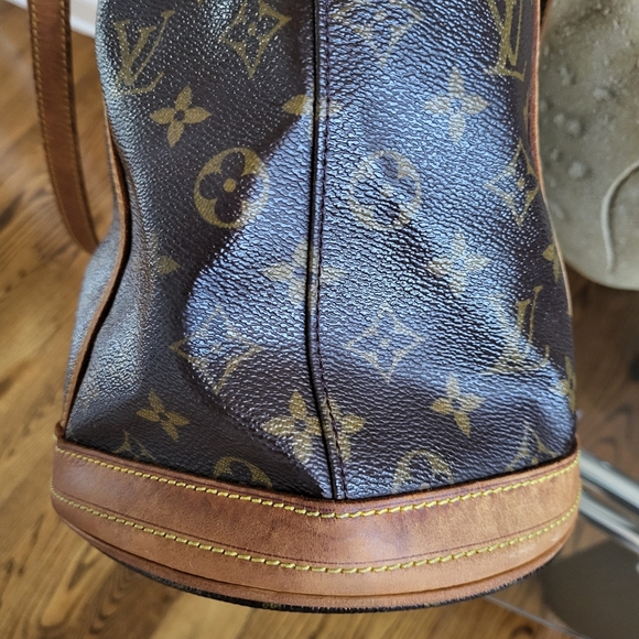 Louis Vuitton Monogram Bucket 27 GM Shoulder Bag.. Authentic,,w/COA... - Picture 15 of 16